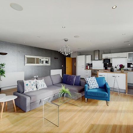 Deluxe Three Bedroom Apartment By London Excel Stays Eksteriør billede