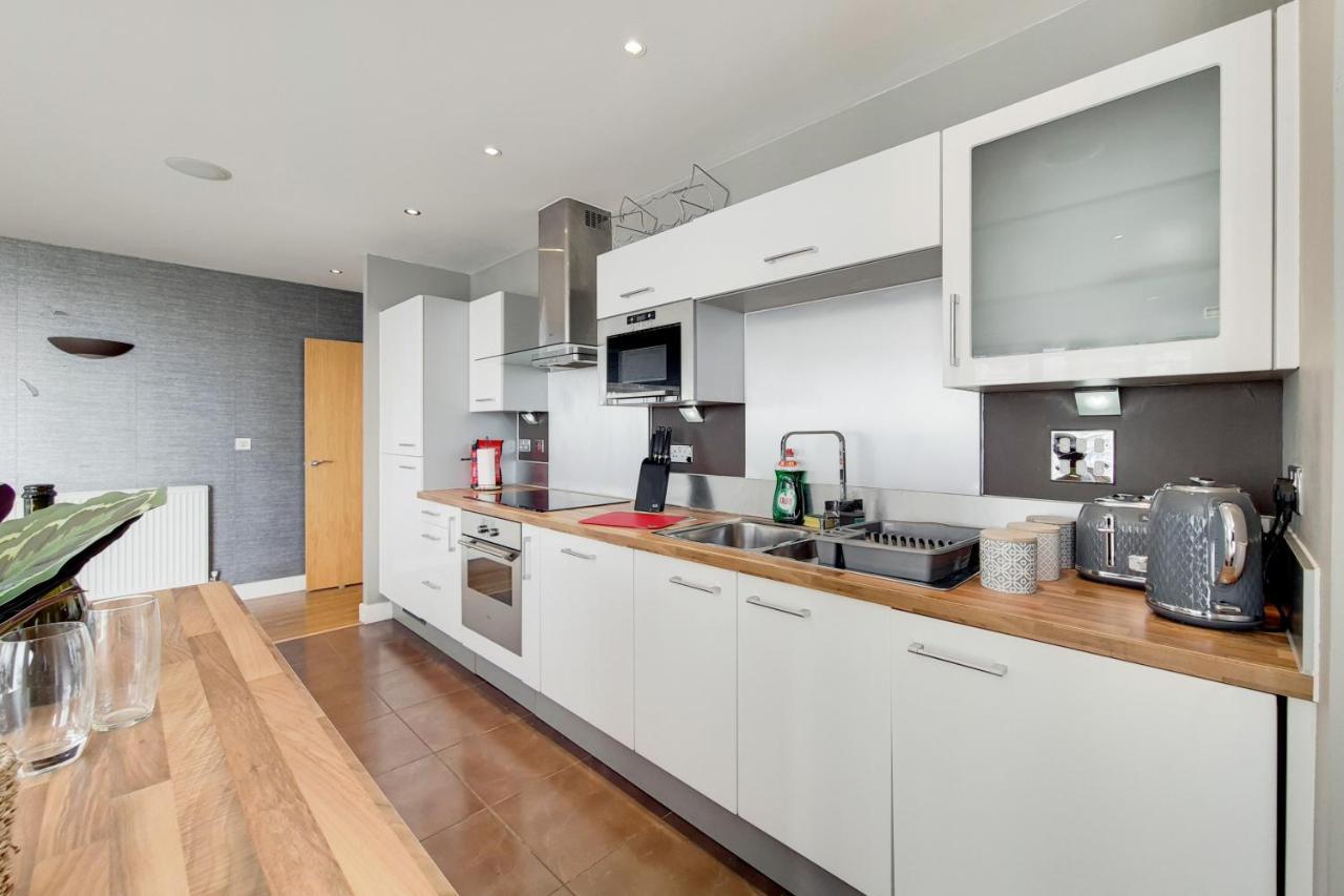 Deluxe Three Bedroom Apartment By London Excel Stays Eksteriør billede