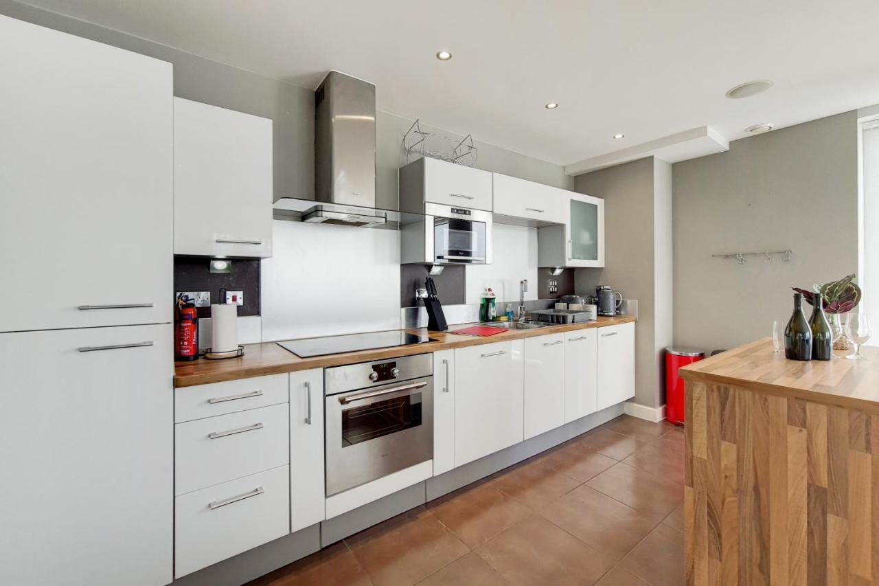 Deluxe Three Bedroom Apartment By London Excel Stays Eksteriør billede