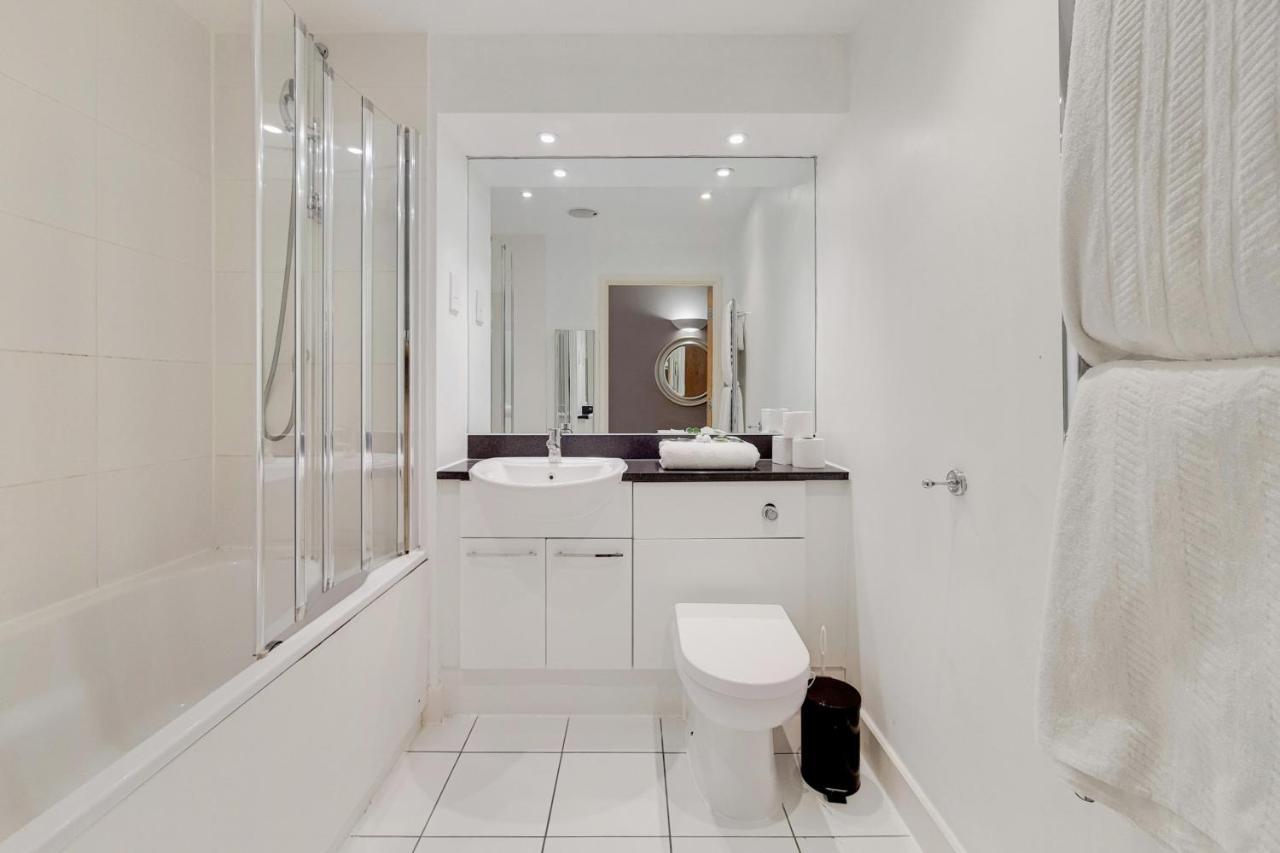 Deluxe Three Bedroom Apartment By London Excel Stays Eksteriør billede