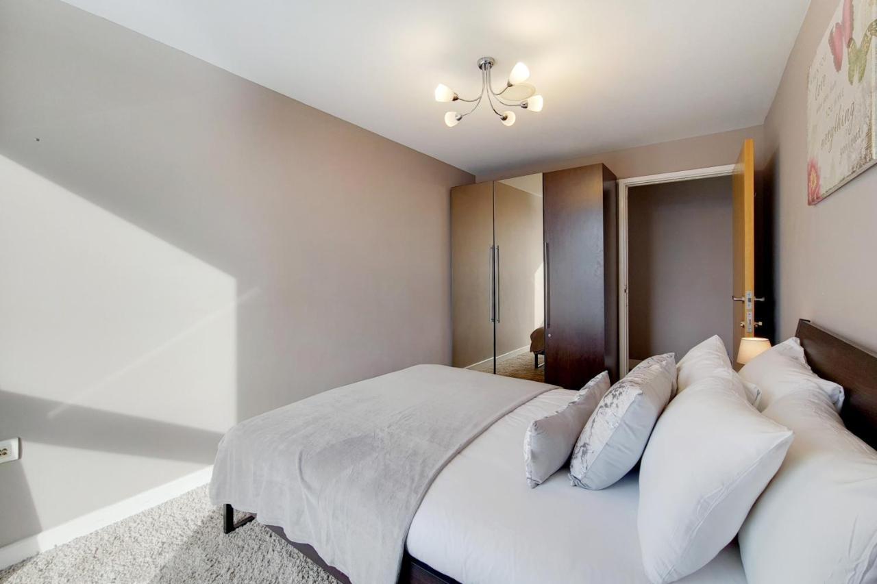 Deluxe Three Bedroom Apartment By London Excel Stays Eksteriør billede