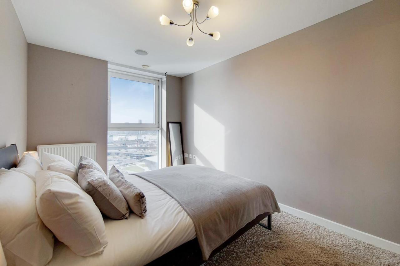 Deluxe Three Bedroom Apartment By London Excel Stays Eksteriør billede