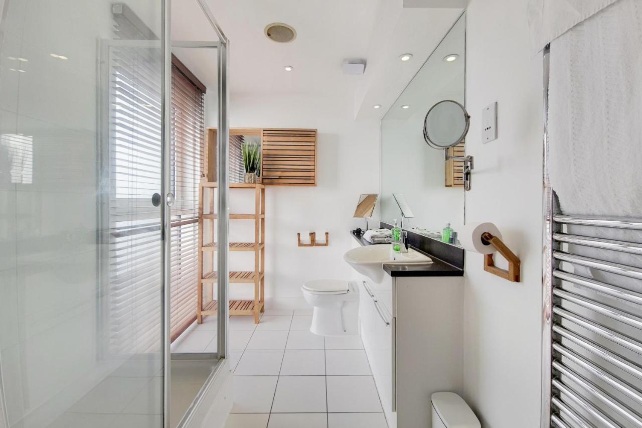 Deluxe Three Bedroom Apartment By London Excel Stays Eksteriør billede